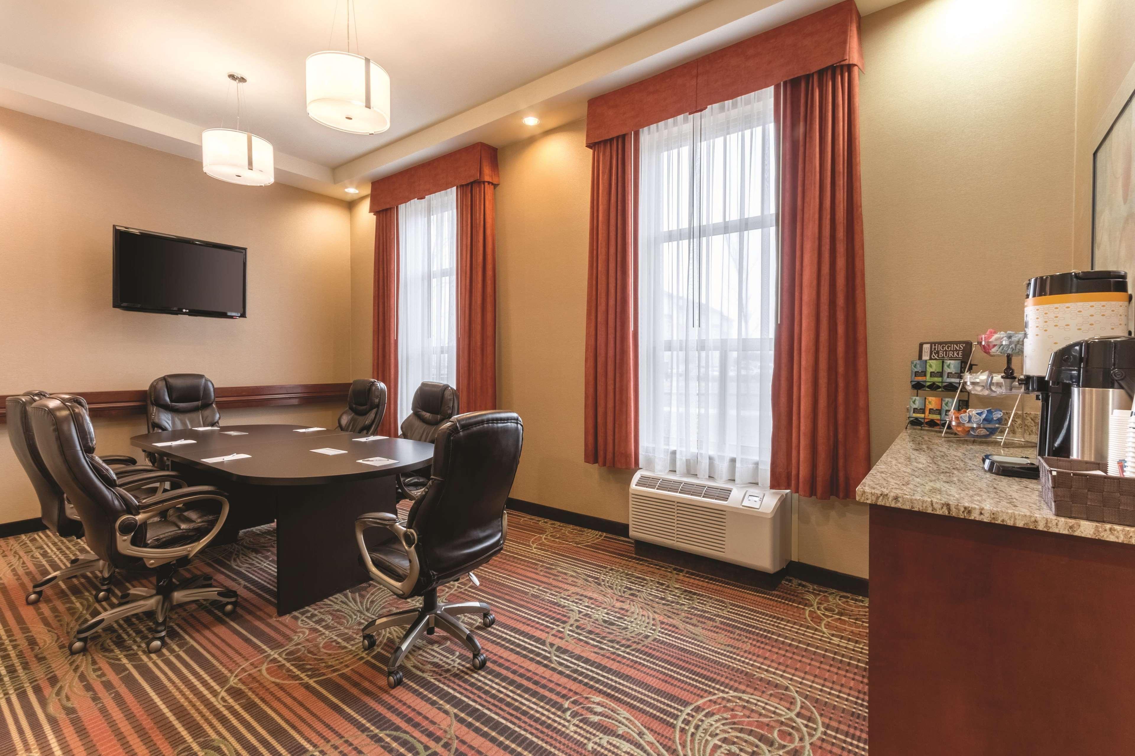 Hampton Inn By Hilton Edmonton South Εξωτερικό φωτογραφία